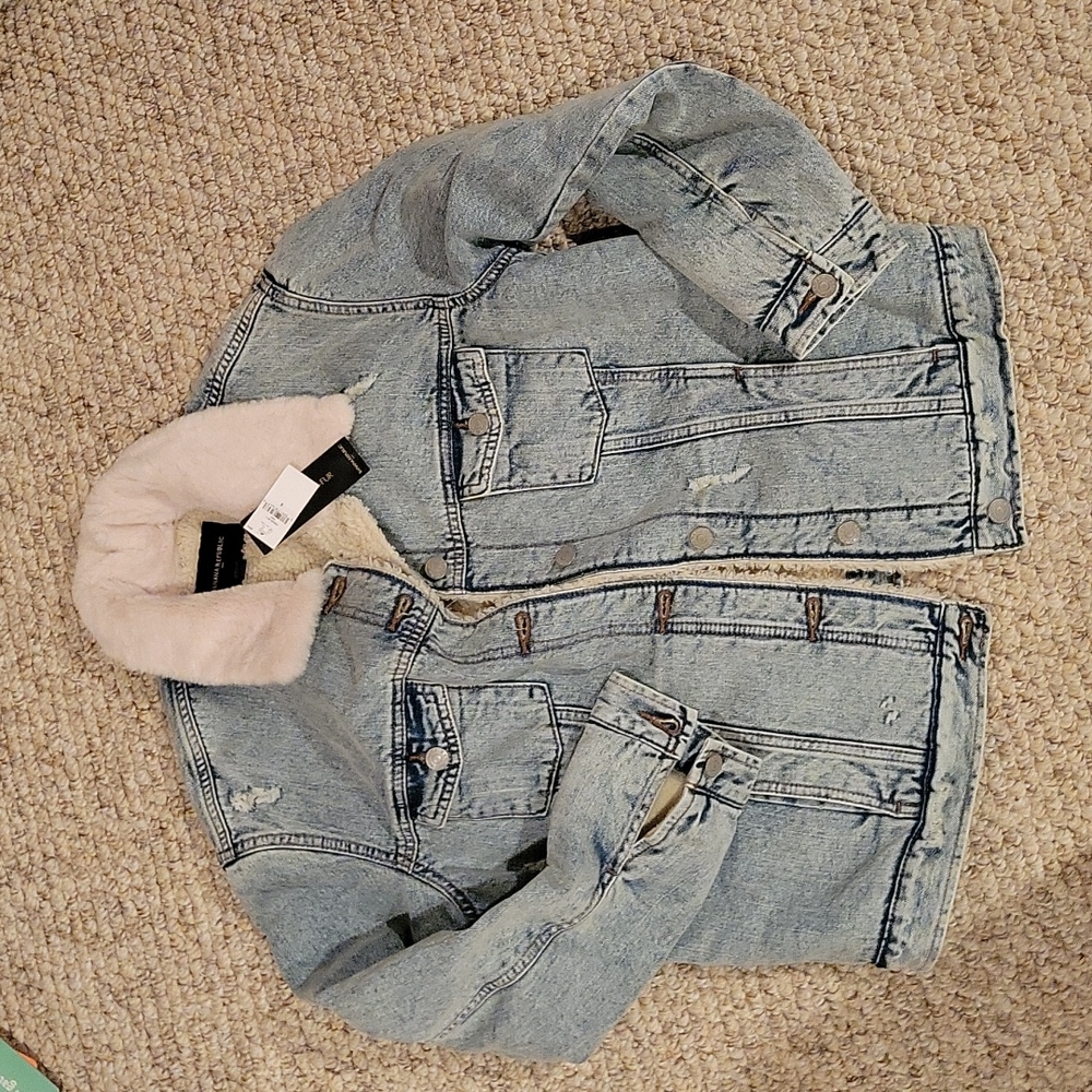 Banana Republic NWT jean jacket Small